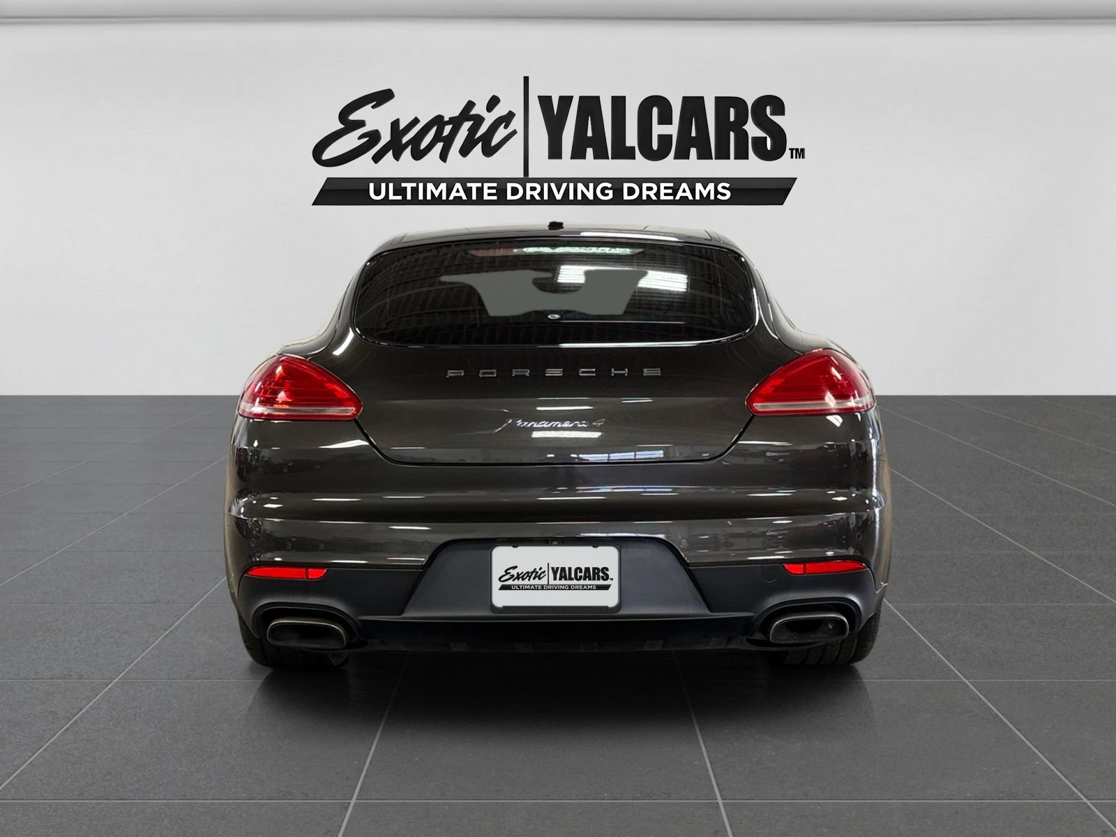 Used 2014 Porsche Panamera 4 w/ Premium Package AWD/4WD image 4