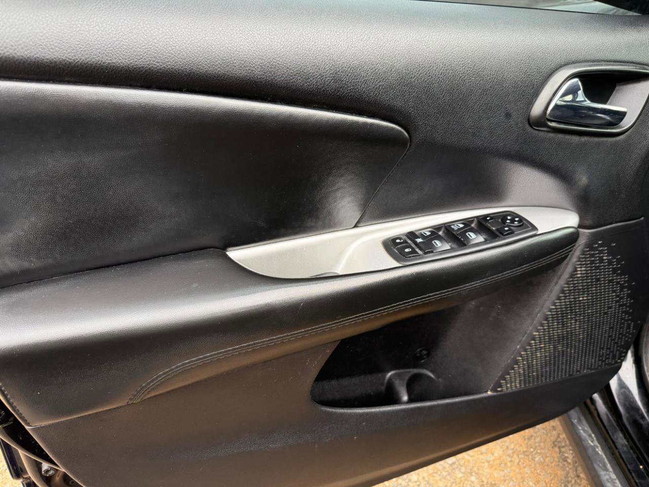 Used 2019 Dodge Journey SE image 25