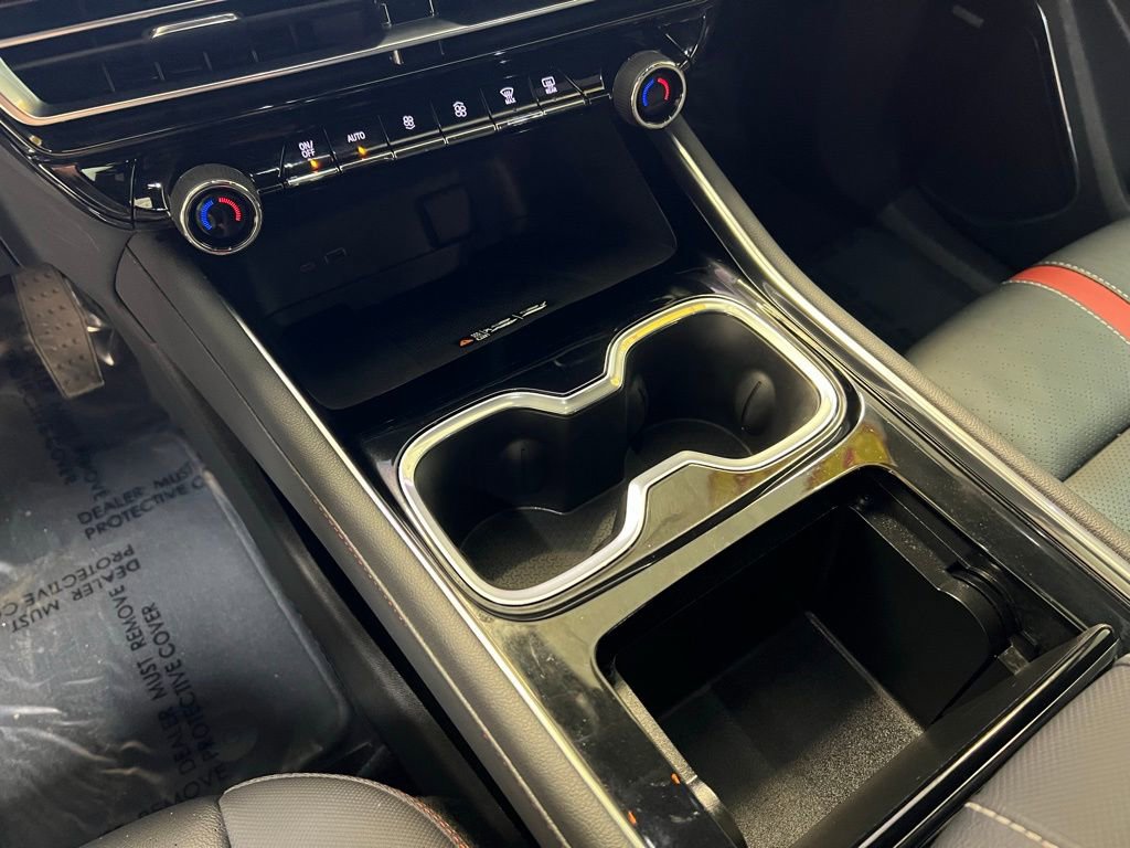 Used 2024 Chevrolet Traverse RS image 25