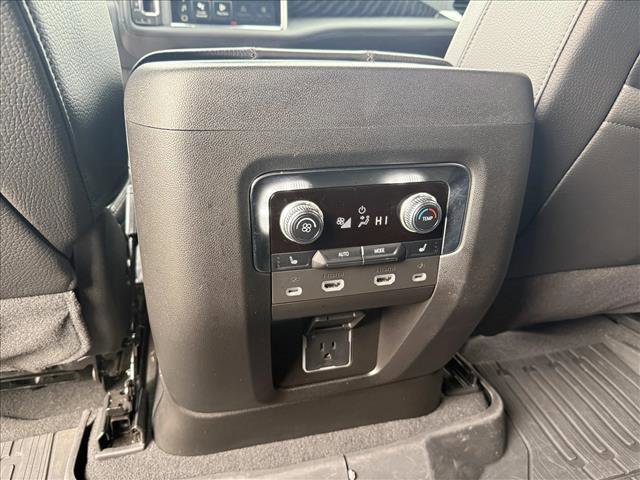 Used 2023 GMC Yukon Denali w/ Denali Reserve Package image 22