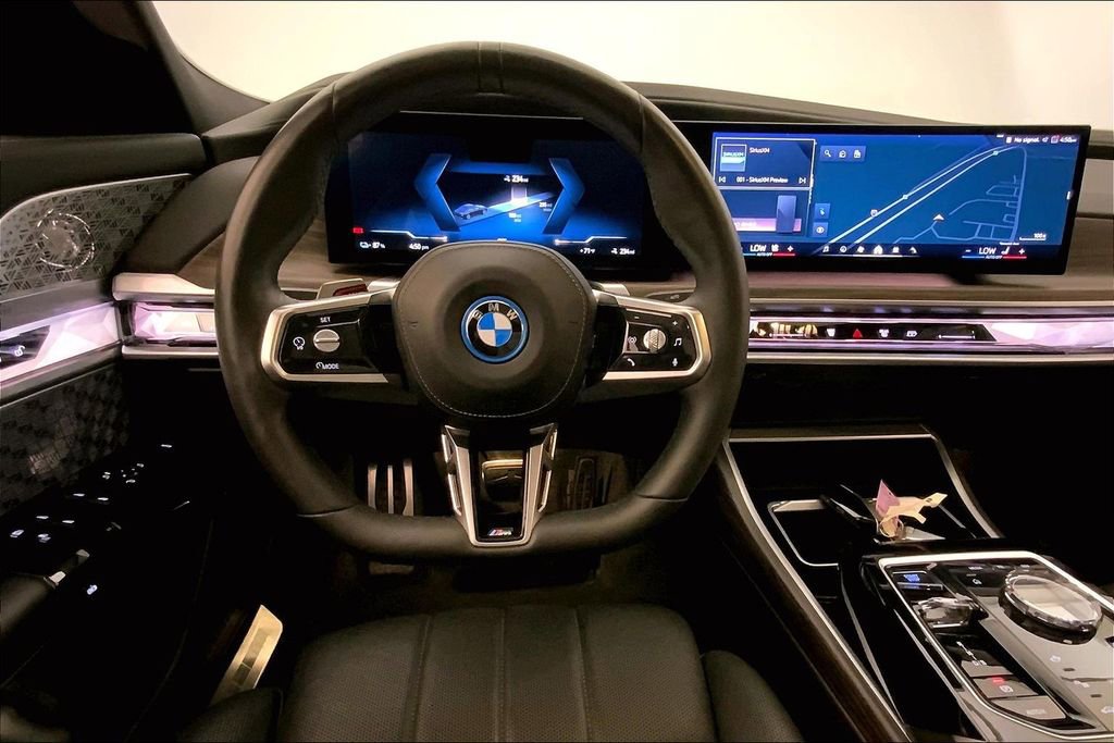 Certified 2023 BMW i7 xDrive60 w/ Executive Package 2 AWD/4WD image 4