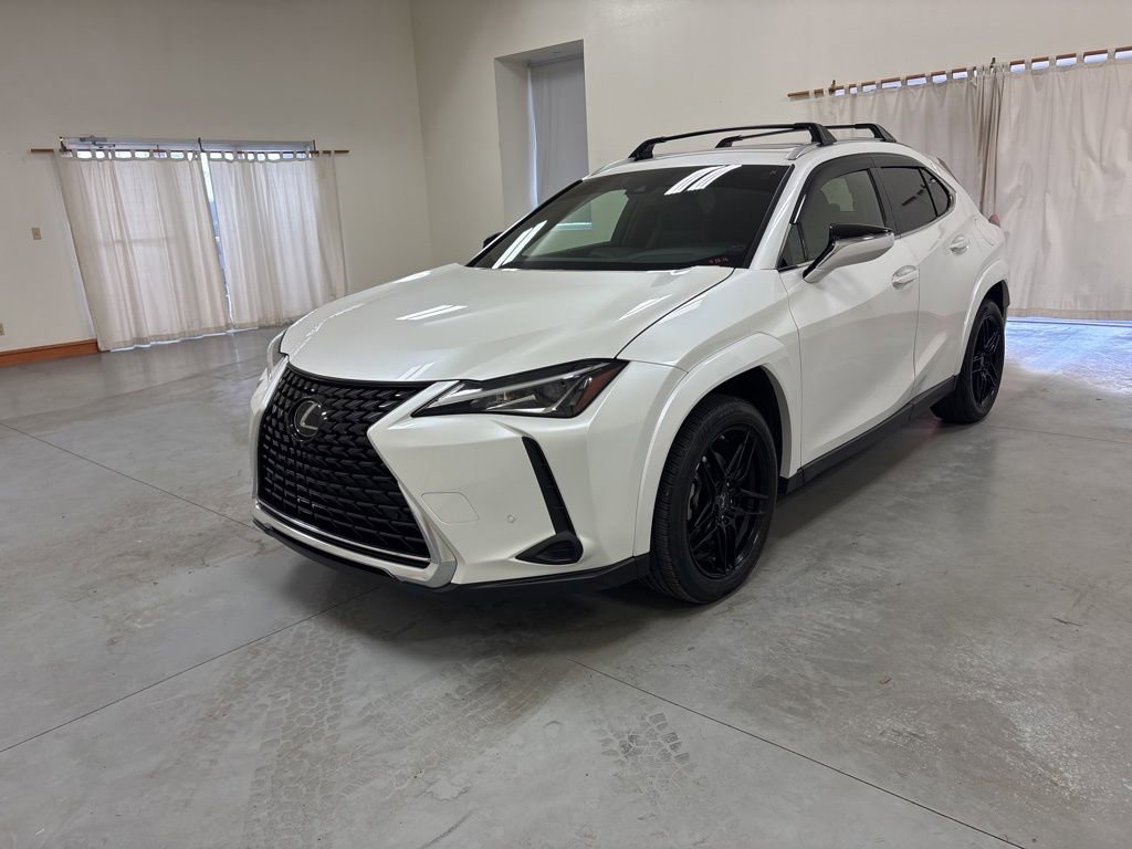 Used 2022 Lexus UX 200 w/ Premium Package FWD image 4