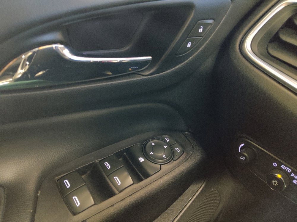 Used 2021 Chevrolet Equinox LT FWD image 27