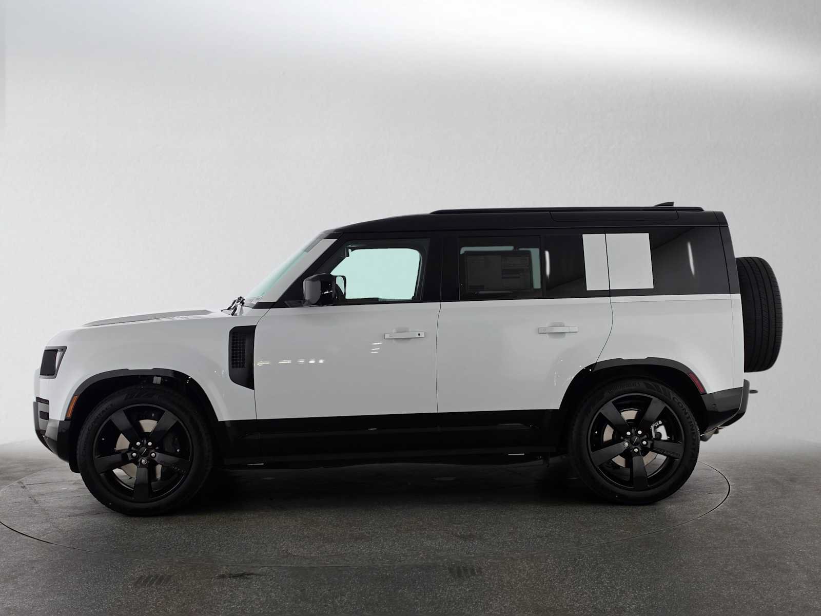 New 2026 Land Rover Defender 110 X-Dynamic SE AWD/4WD image 2