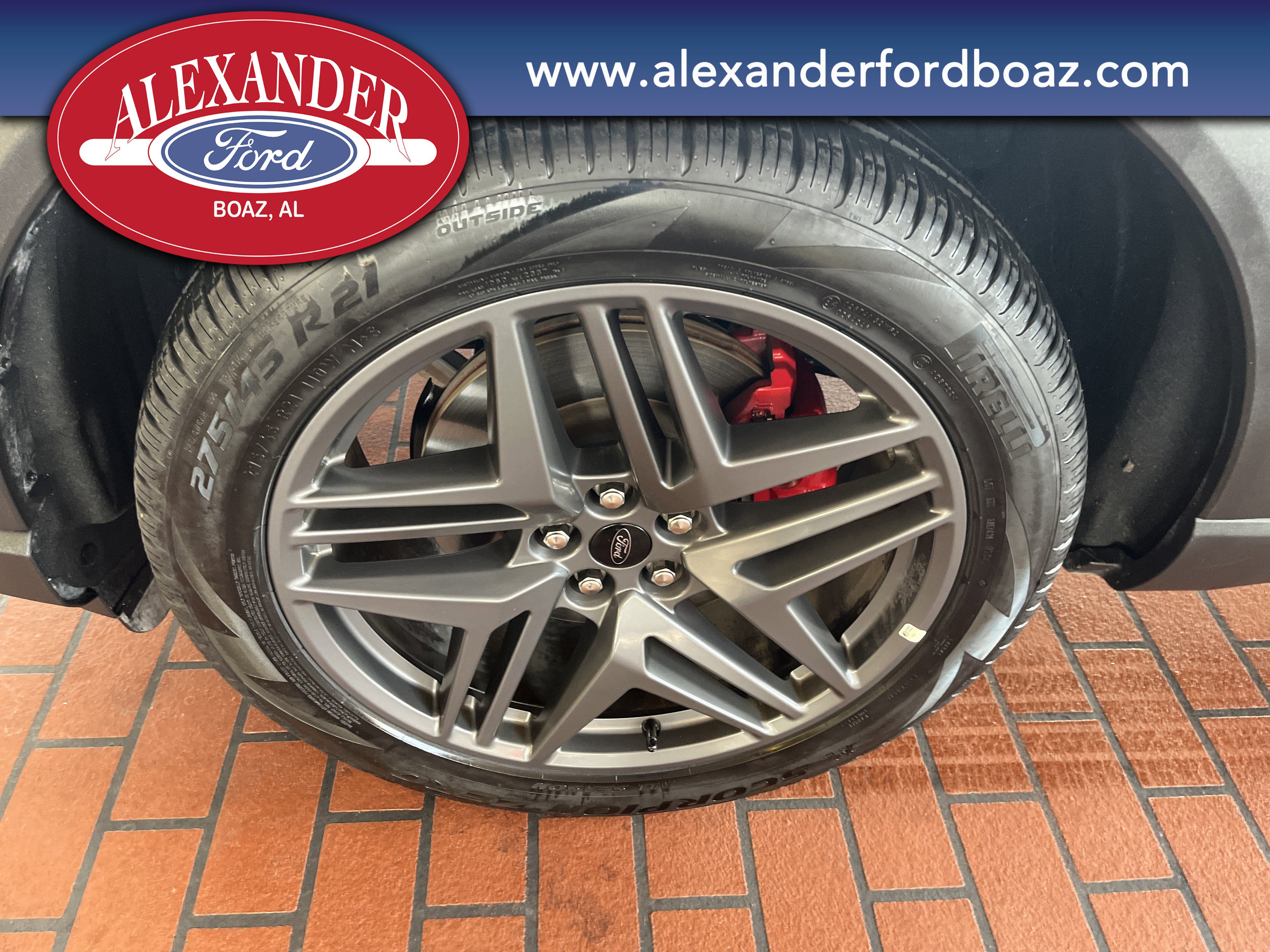 Used 2025 Ford Explorer ST-Line w/ ST-Line Street Pack image 9