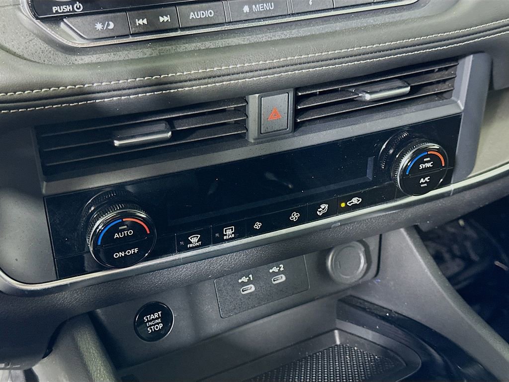 Used 2024 Nissan Rogue SV image 26