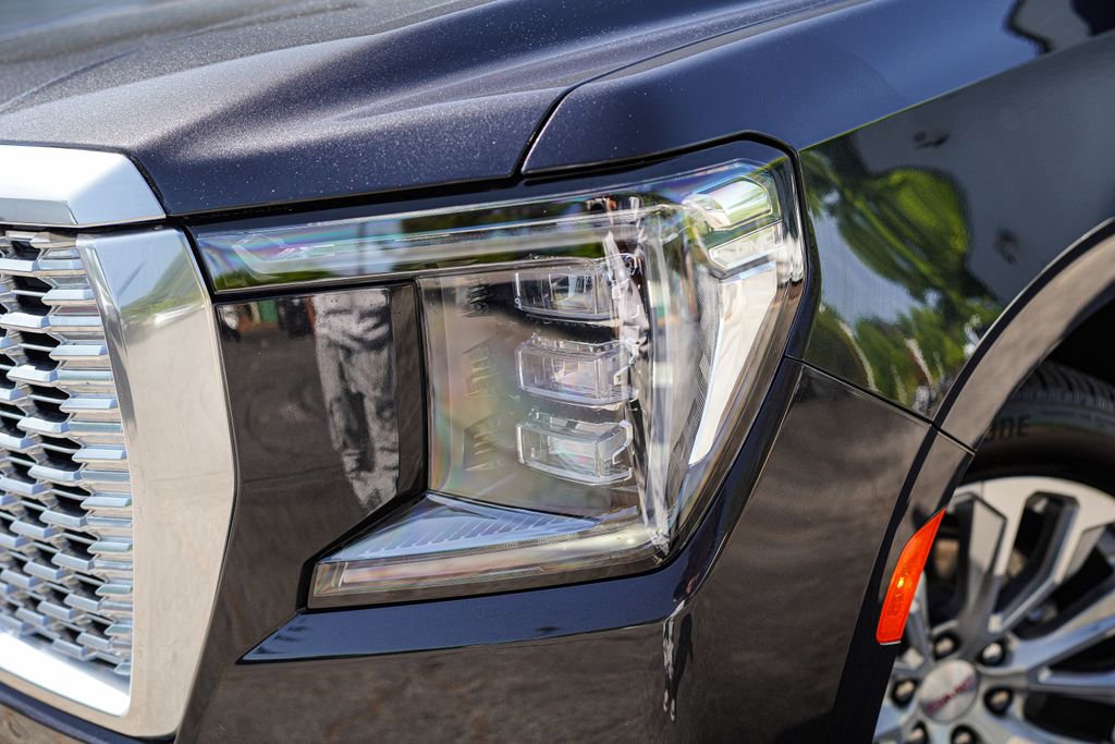 Used 2024 GMC Yukon Denali w/ Advanced Technology Package AWD/4WD image 4