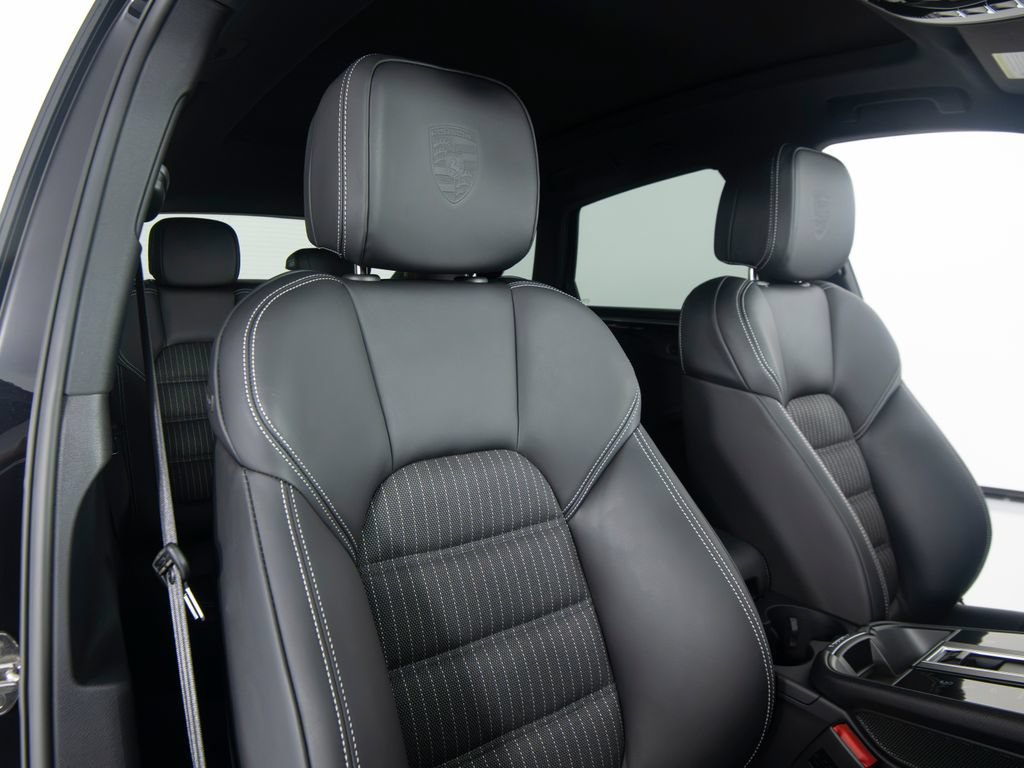 New 2026 Porsche Macan Turbo AWD/4WD image 40