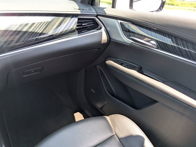 Used 2024 Cadillac XT6 Premium Luxury AWD/4WD image 16