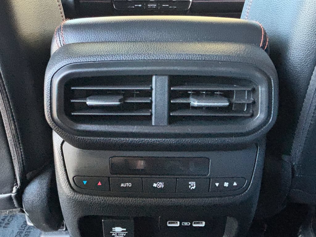 Used 2023 Honda Pilot TrailSport image 19