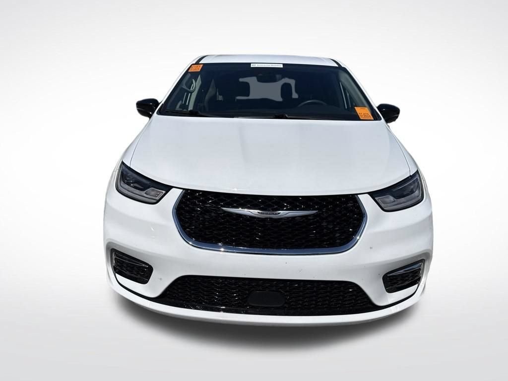 Used 2024 Chrysler Pacifica Touring-L FWD image 18