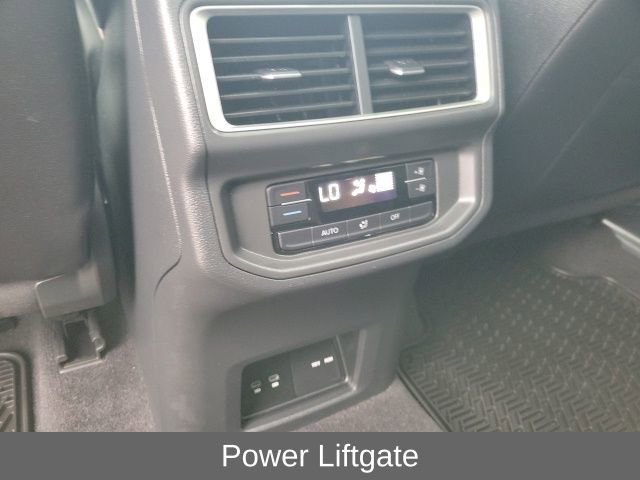 Used 2024 Volkswagen Atlas Peak Edition SE image 6