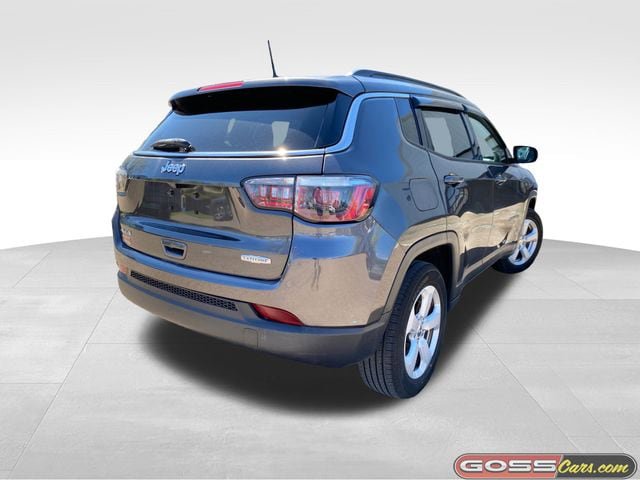 Used 2019 Jeep Compass Latitude w/ Popular Equipment Group AWD/4WD image 3