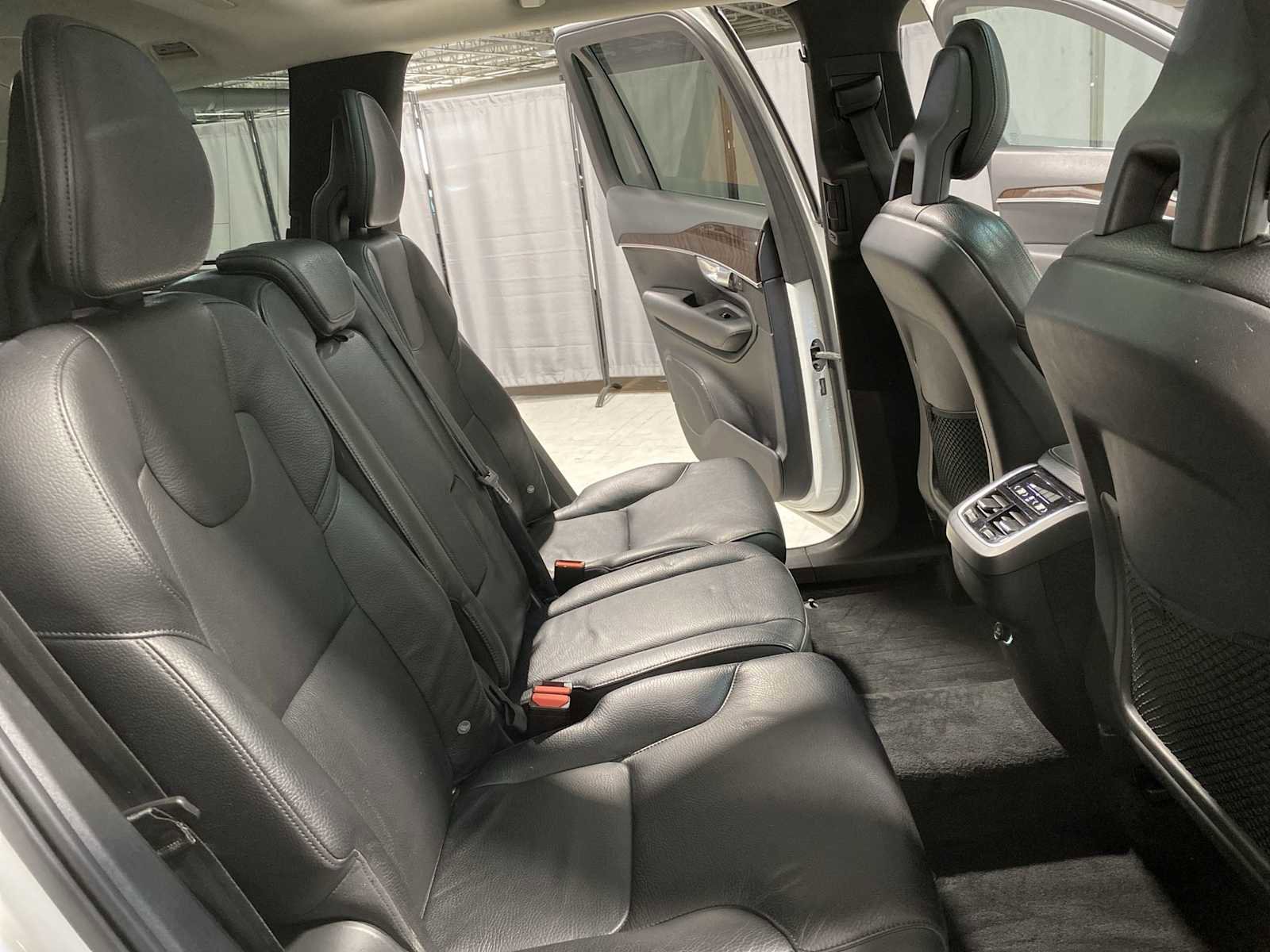 Used 2017 Volvo XC90 T6 Momentum w/ Vision Package image 13