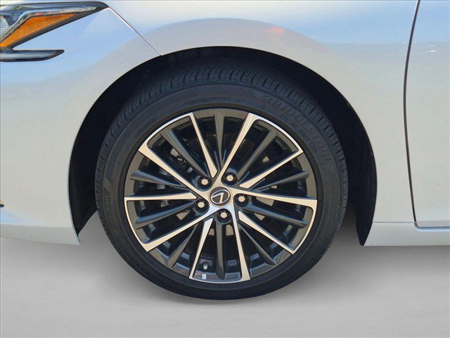 Used 2025 Lexus ES 300h w/ Premium Package FWD image 24