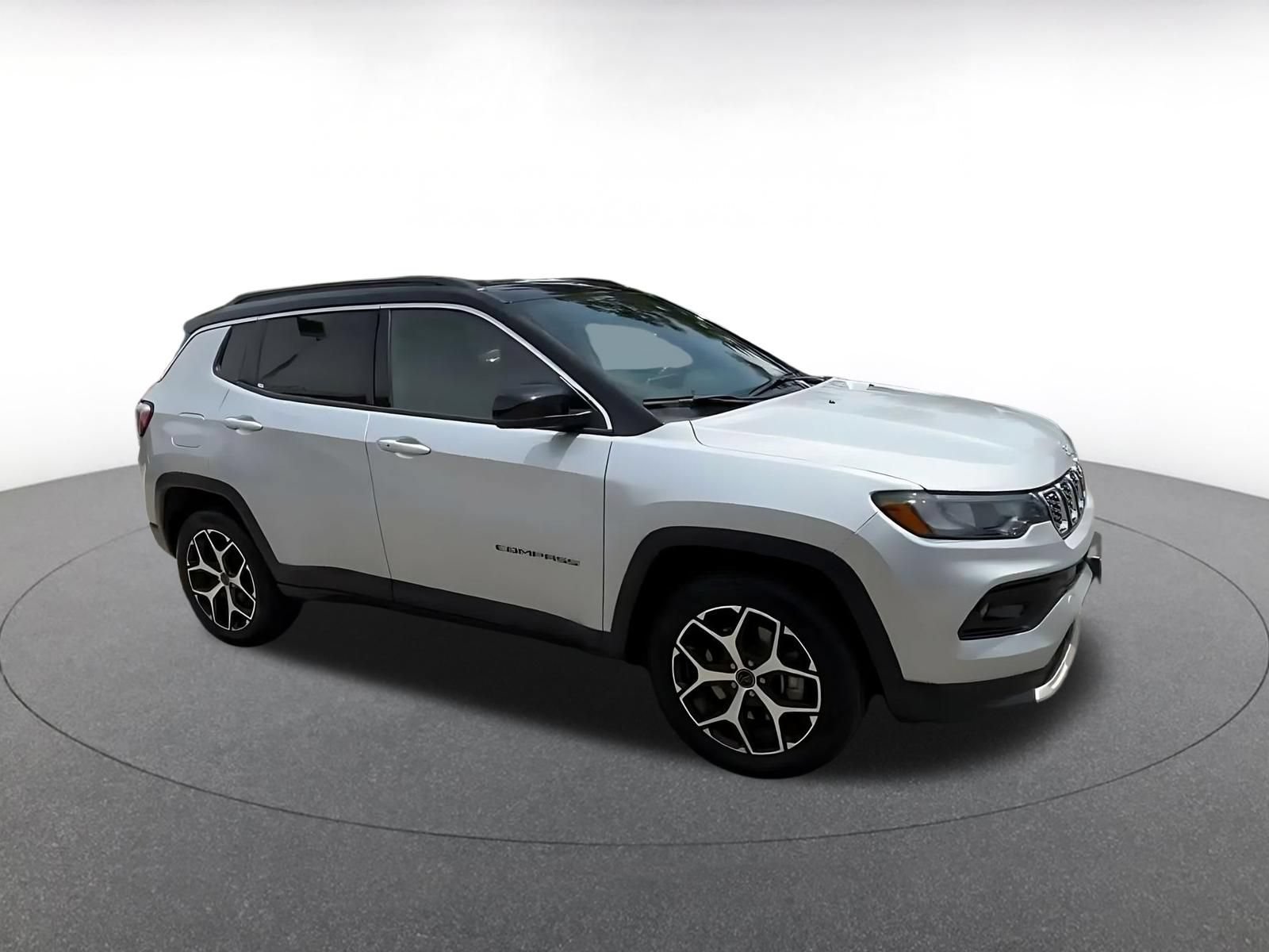 Used 2025 Jeep Compass Limited AWD/4WD image 2