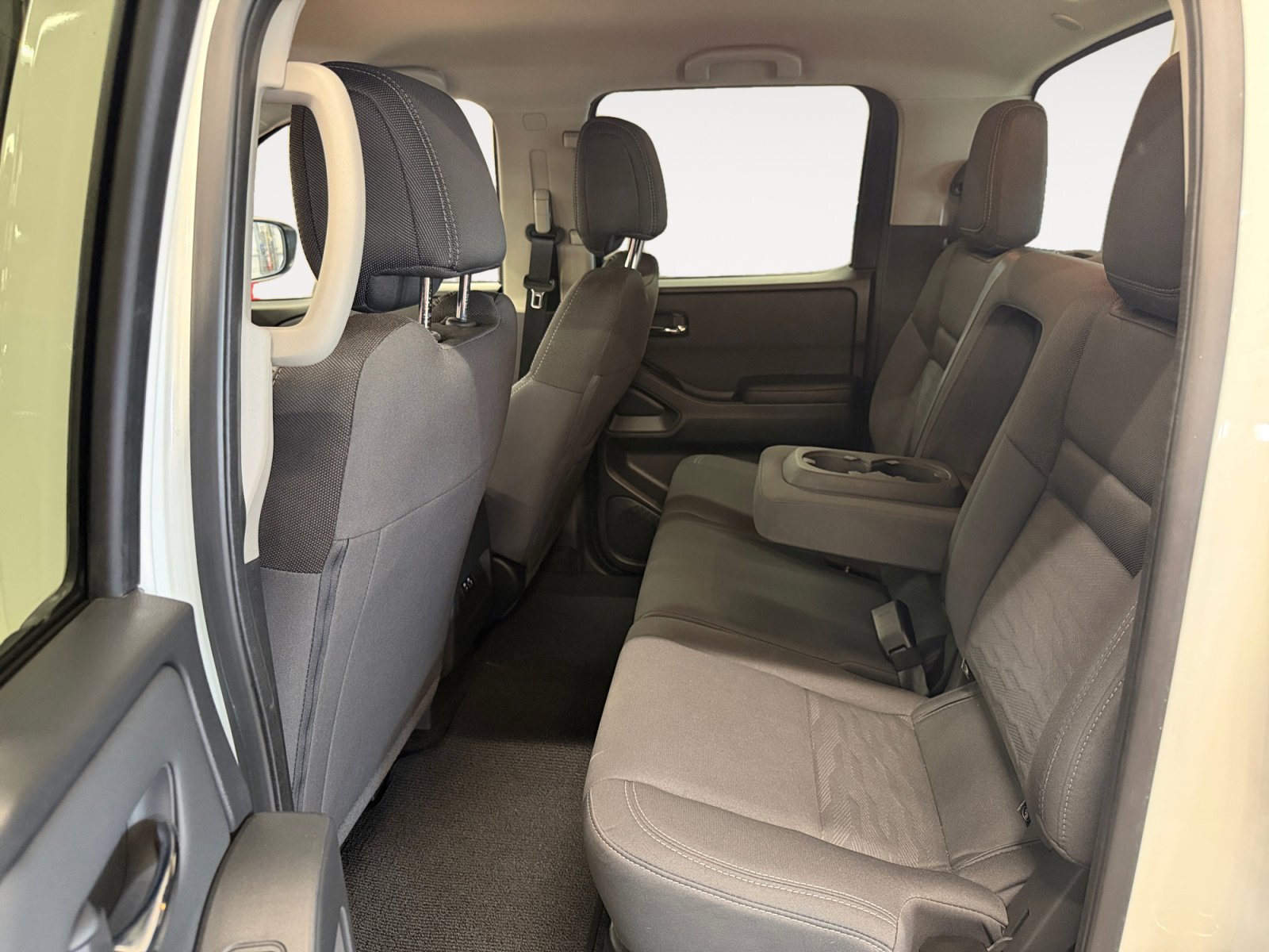 Used 2024 Nissan Frontier SV w/ Technology Package RWD image 24