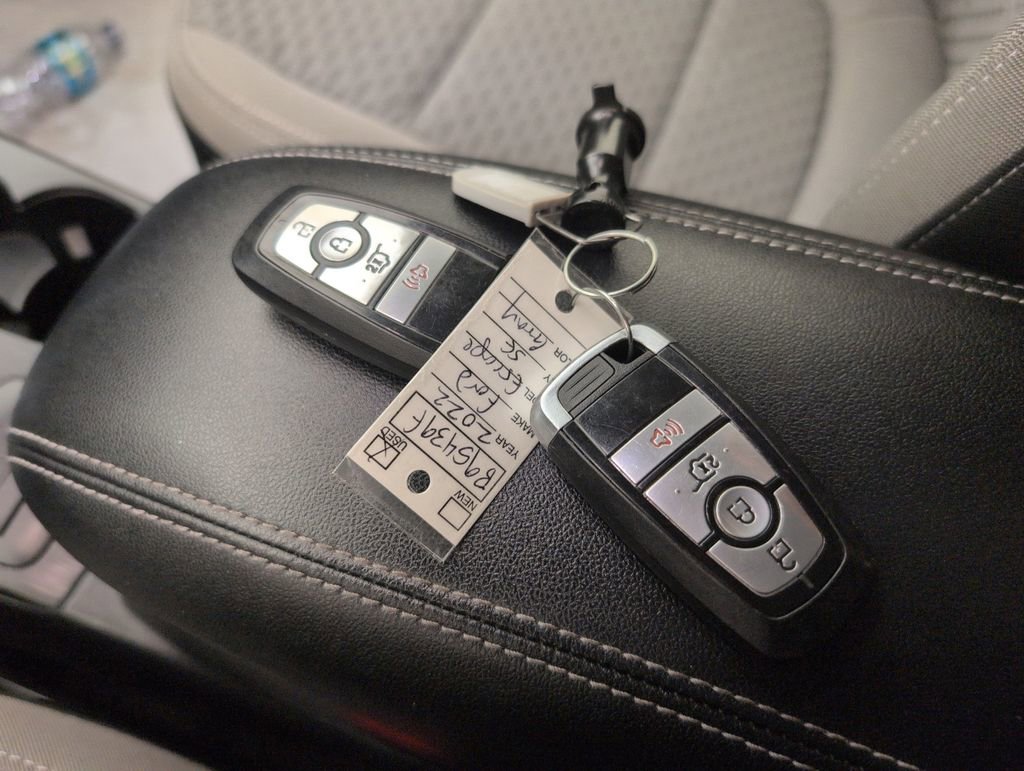 Used 2022 Ford Escape SE w/ Convenience Package FWD image 39