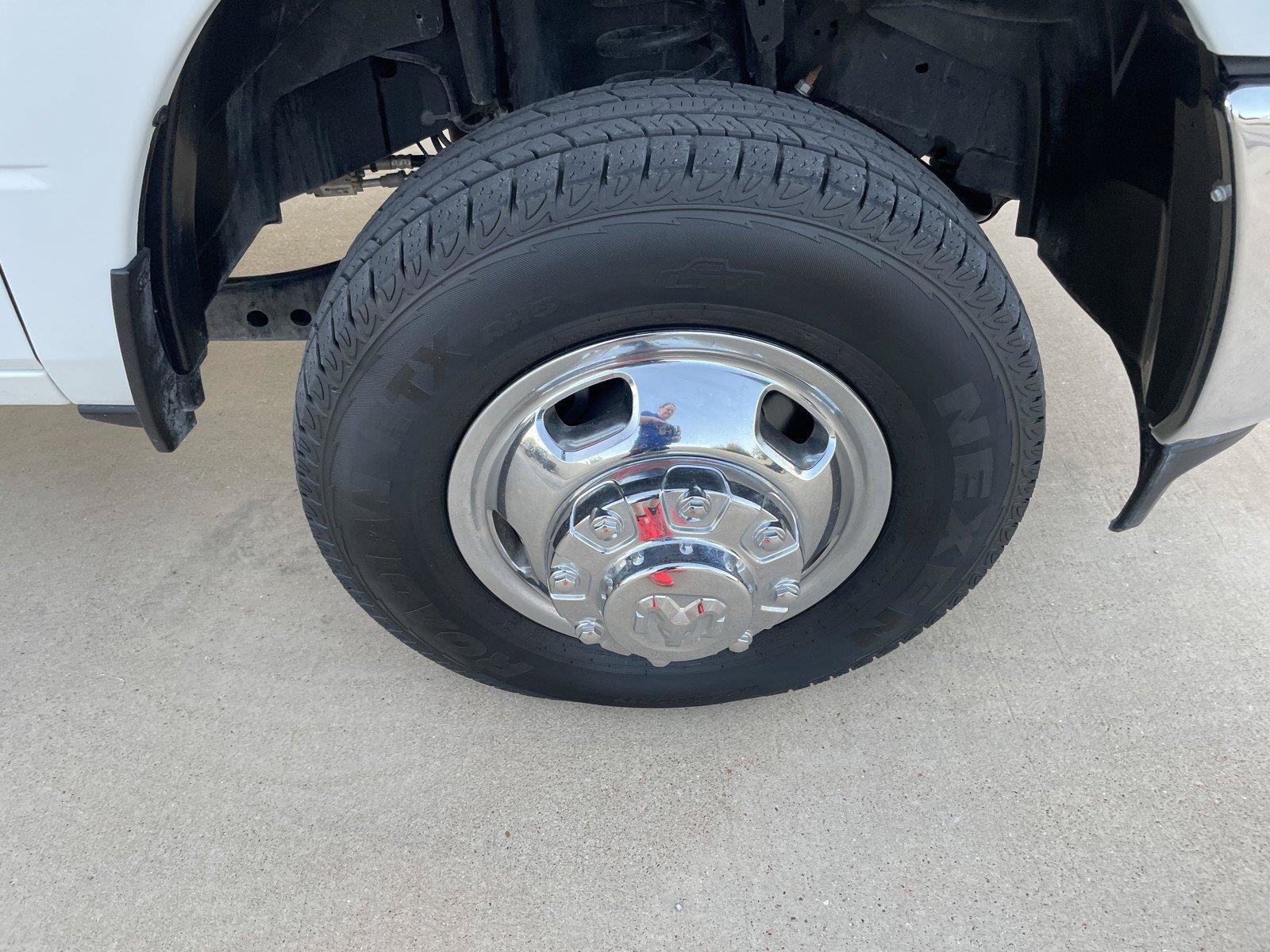 Used 2024 RAM 3500 Tradesman w/ Chrome Appearance Group AWD/4WD image 36