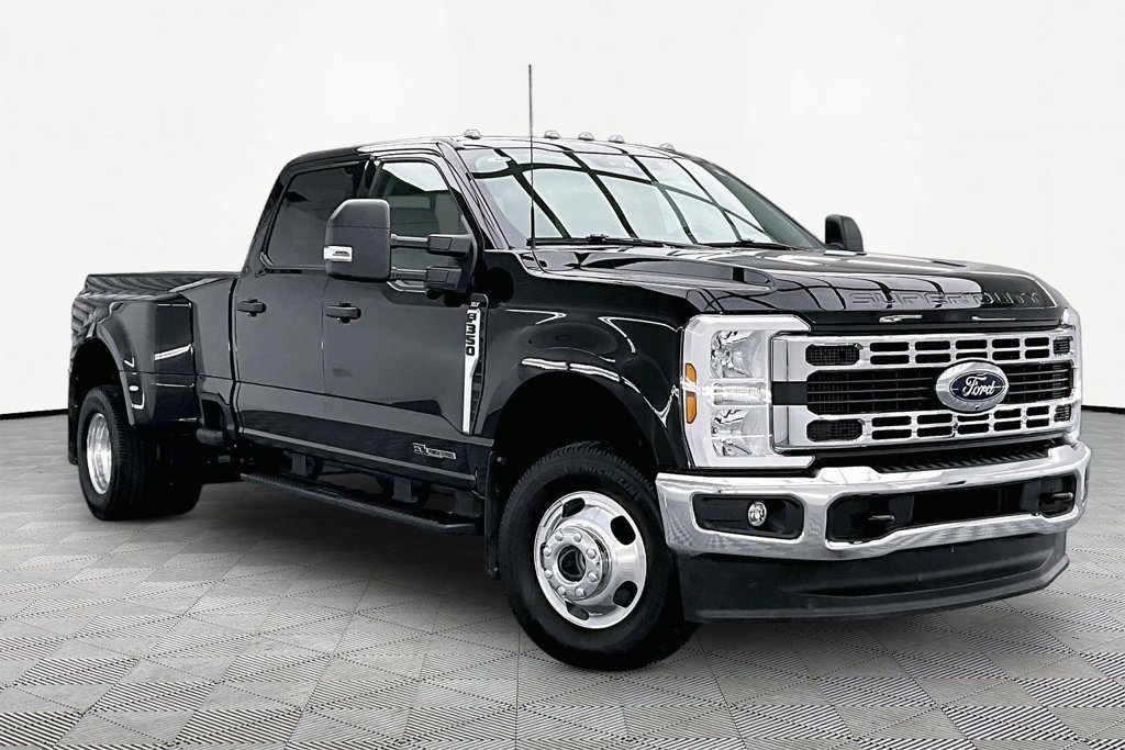 Certified 2025 Ford F350 XLT w/ 360-Degree Camera Package AWD/4WD image 12