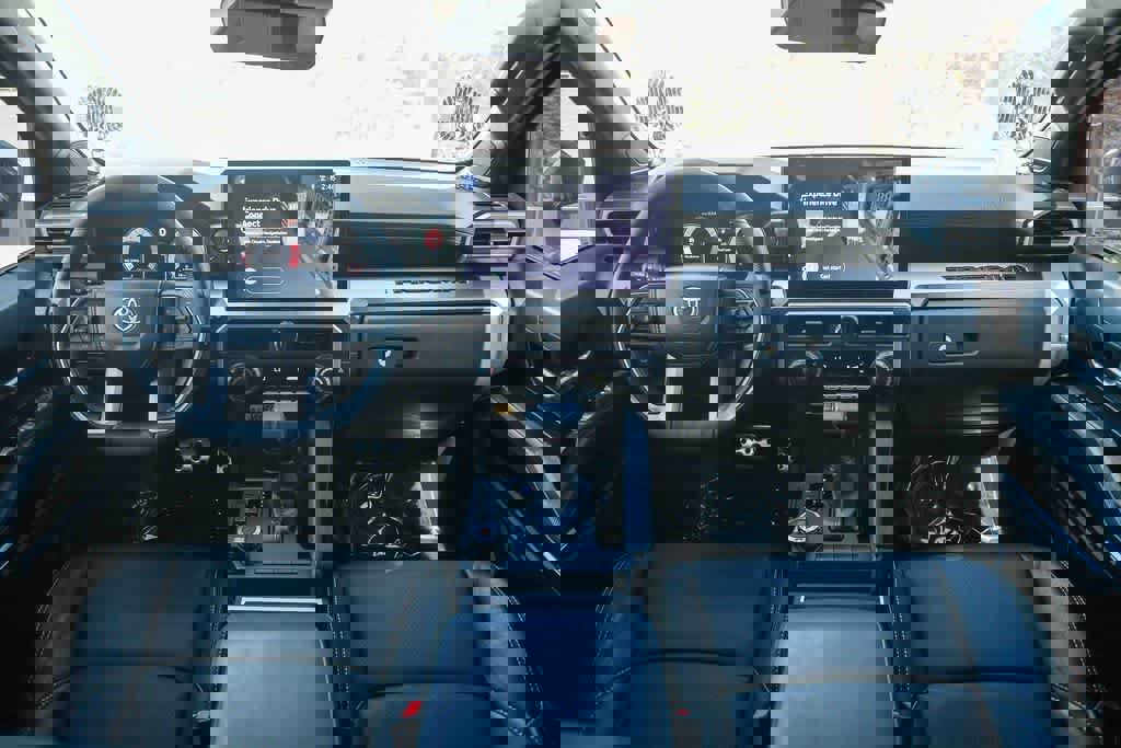 Used 2025 Toyota Tacoma TRD Sport w/ TRD Sport Upgrade Package image 17