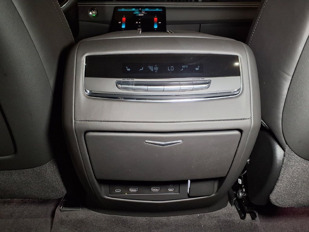 New 2027 Cadillac Escalade Platinum Sport w/ LPO, Floor Liner Package AWD/4WD image 12