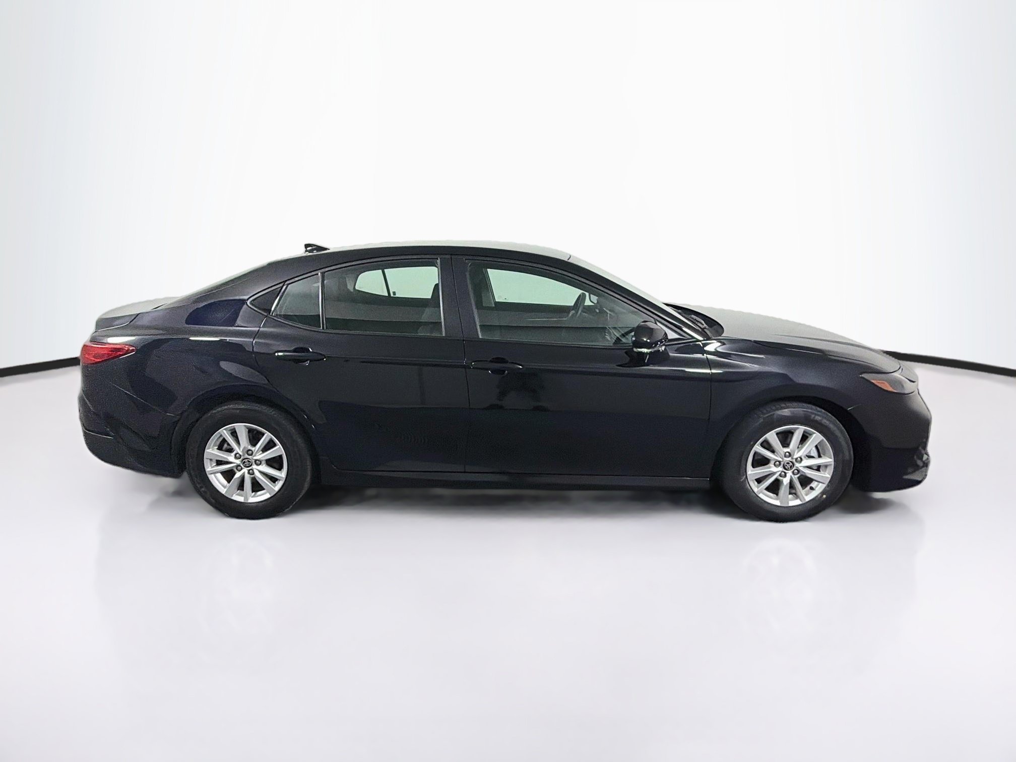 Used 2025 Toyota Camry LE FWD image 10