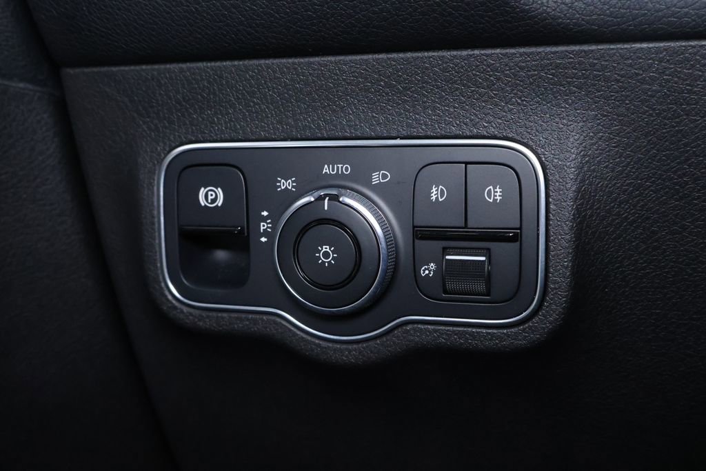 Used 2020 Mercedes-Benz GLB 250 4MATIC image 28