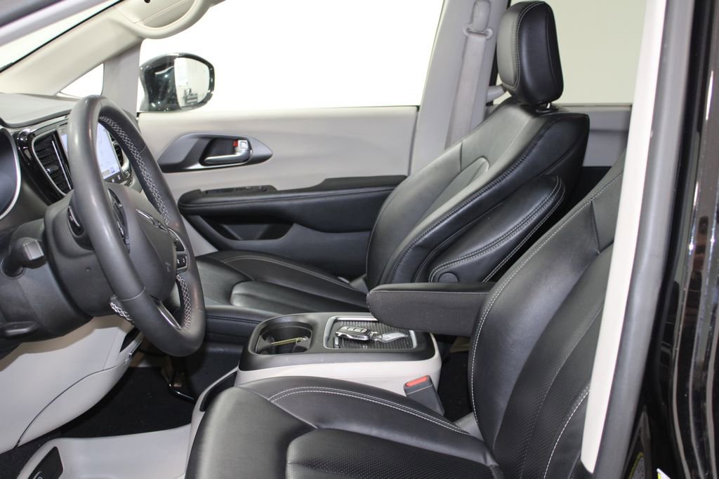 Used 2024 Chrysler Pacifica Touring-L image 29