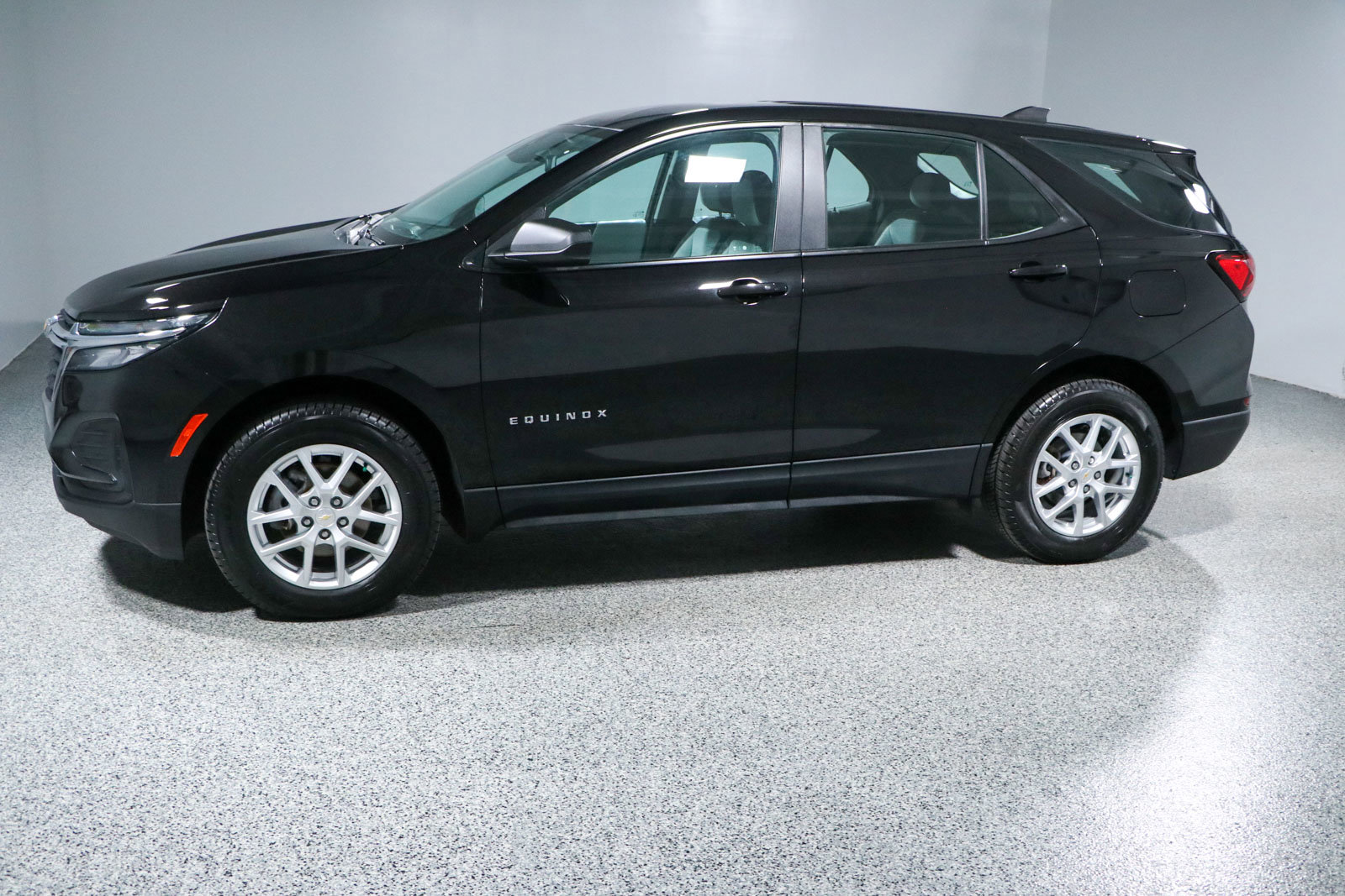 Used 2022 Chevrolet Equinox LS image 10
