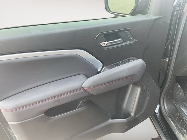 Used 2025 Chevrolet Colorado Z71 w/ Technology Package AWD/4WD image 11