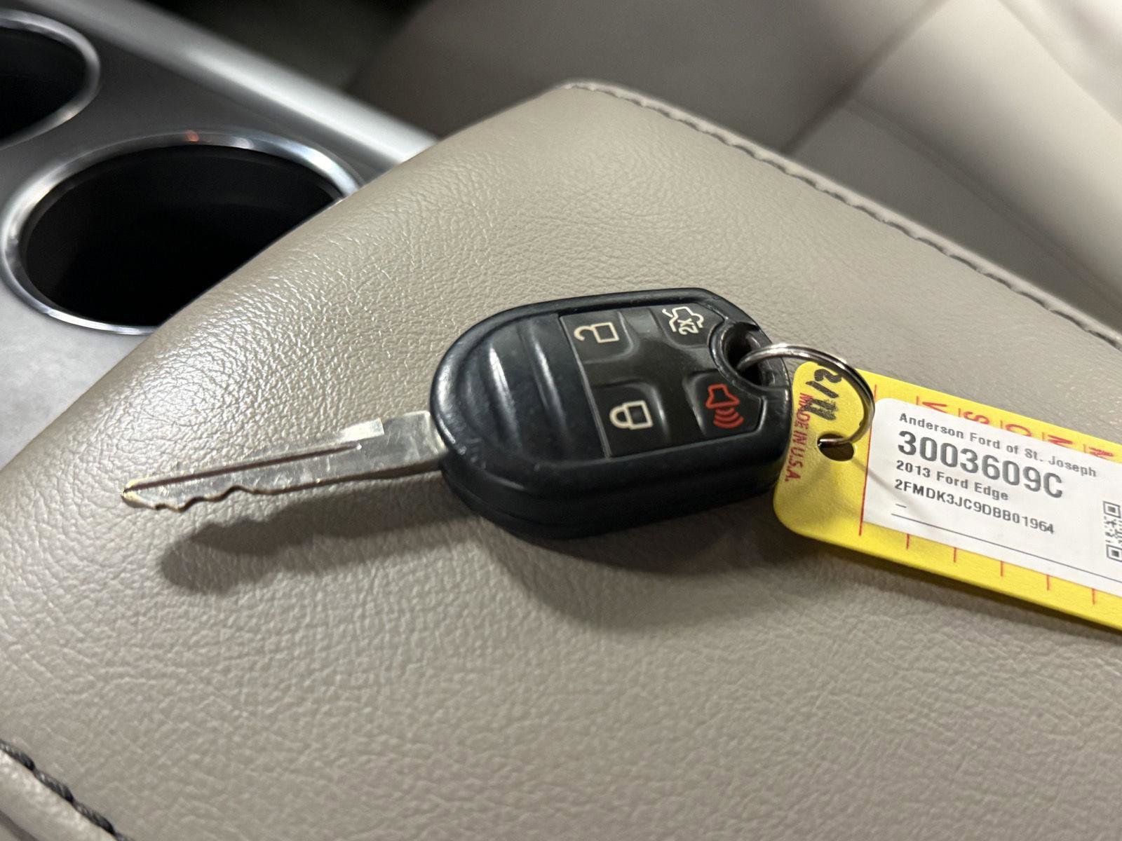 Used 2013 Ford Edge SEL image 29