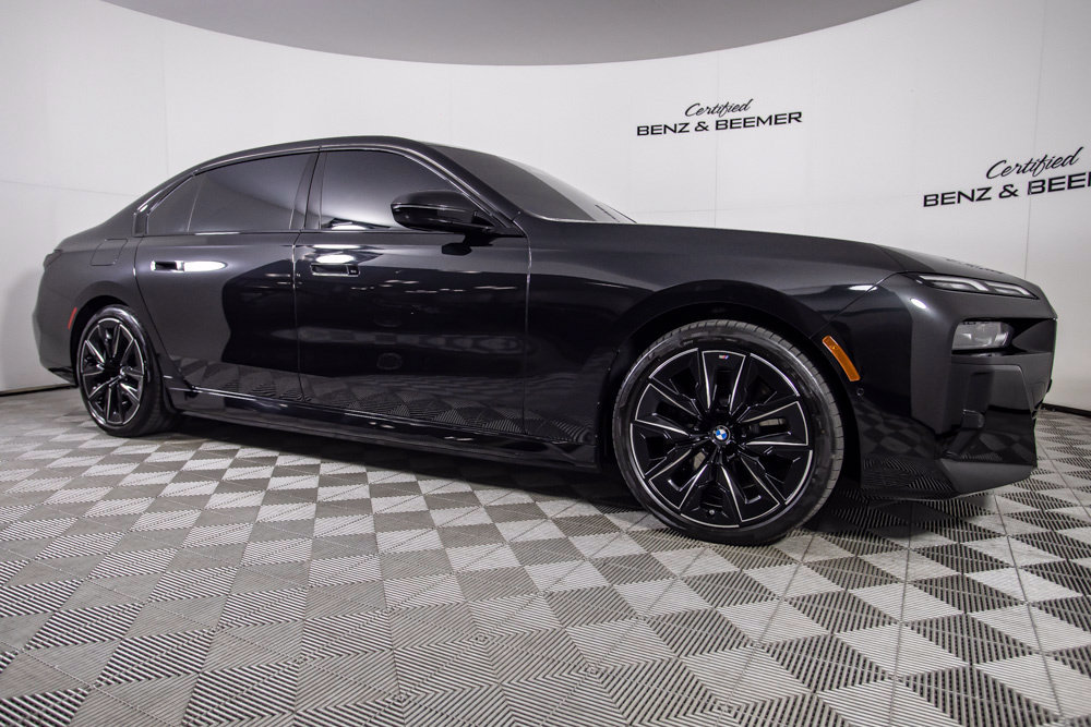 Used 2026 BMW i7 eDrive50 w/ M Sport Package RWD image 2