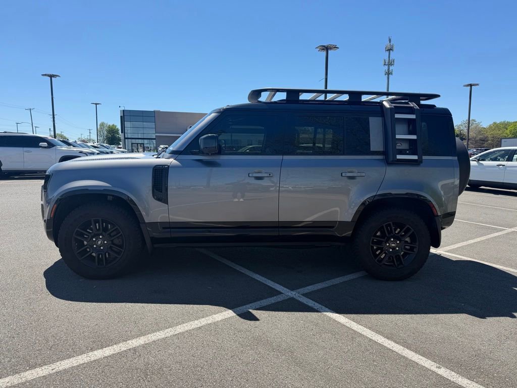 Used 2022 Land Rover Defender 110 X-Dynamic SE image 4