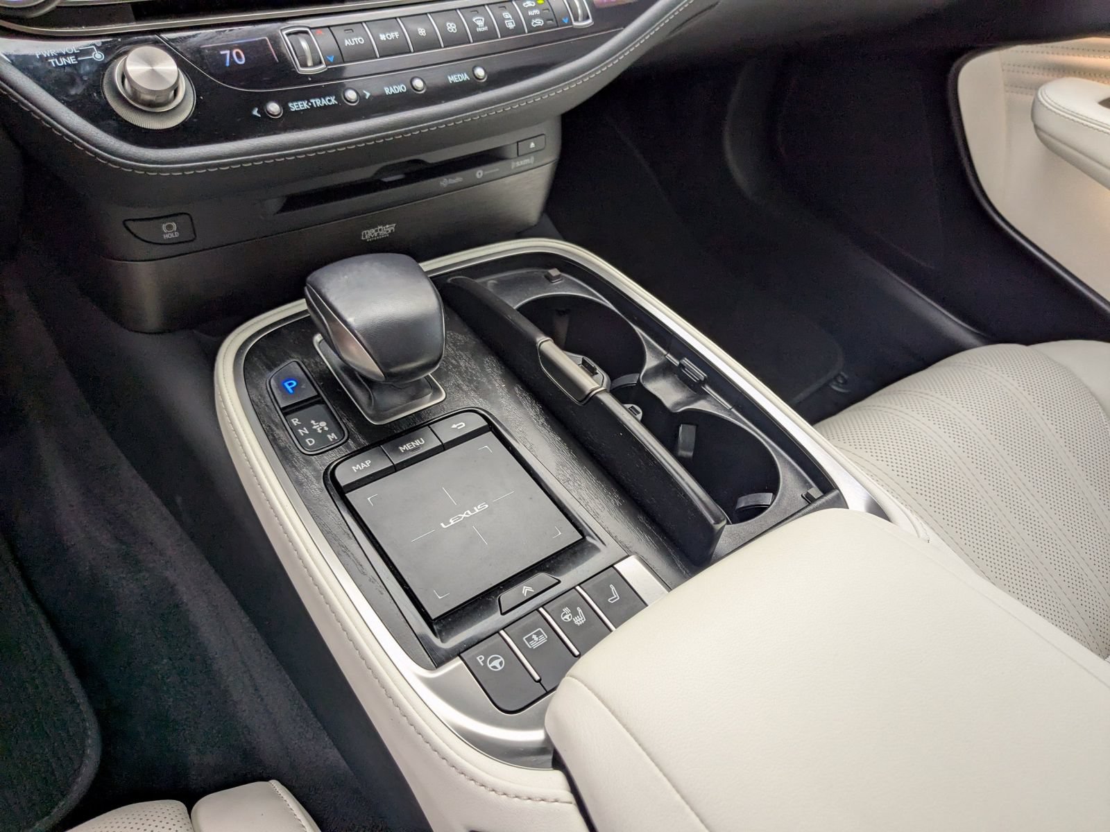 Certified 2022 Lexus LS 500h AWD w/ Luxury Package image 14