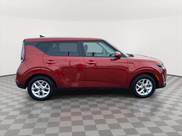 Used 2023 Kia Soul LX w/ LX Technology Package image 4