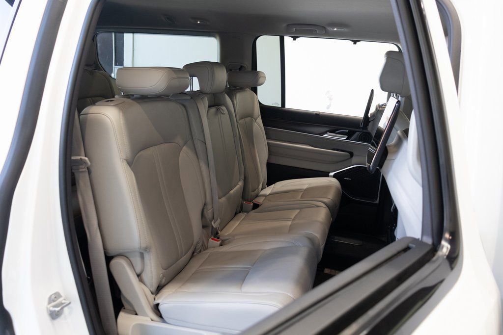 Used 2023 Jeep Wagoneer Series III w/ Rear Seat Video Group 1 AWD/4WD image 30