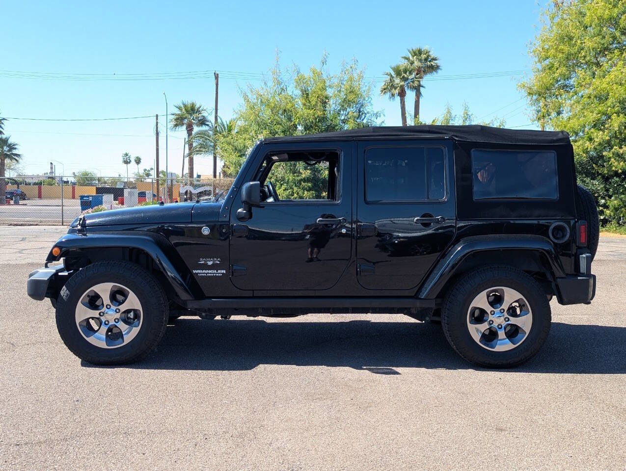 Used 2016 Jeep Wrangler Unlimited Sahara w/ Connectivity Group image 6