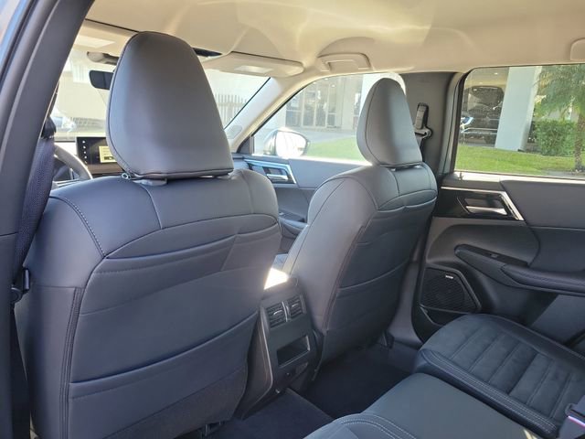 New 2026 Mitsubishi Outlander SE image 15