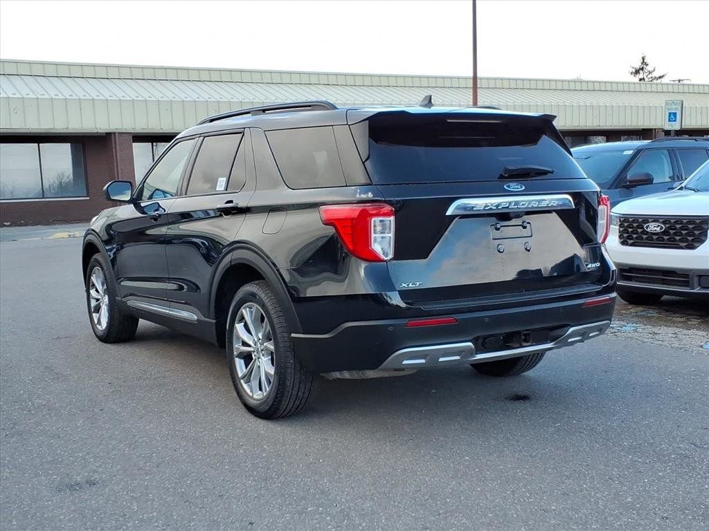 Used 2023 Ford Explorer XLT w/ Equipment Group 202A image 3