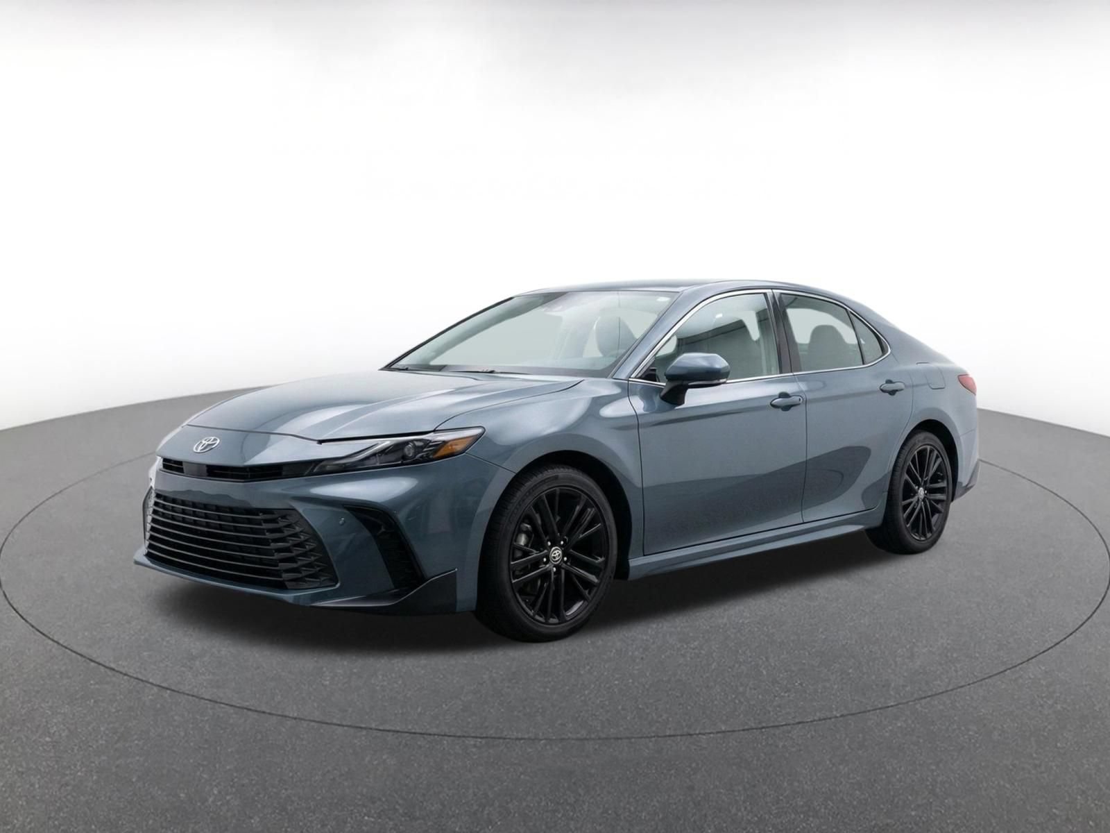 Used 2026 Toyota Camry SE FWD image 3