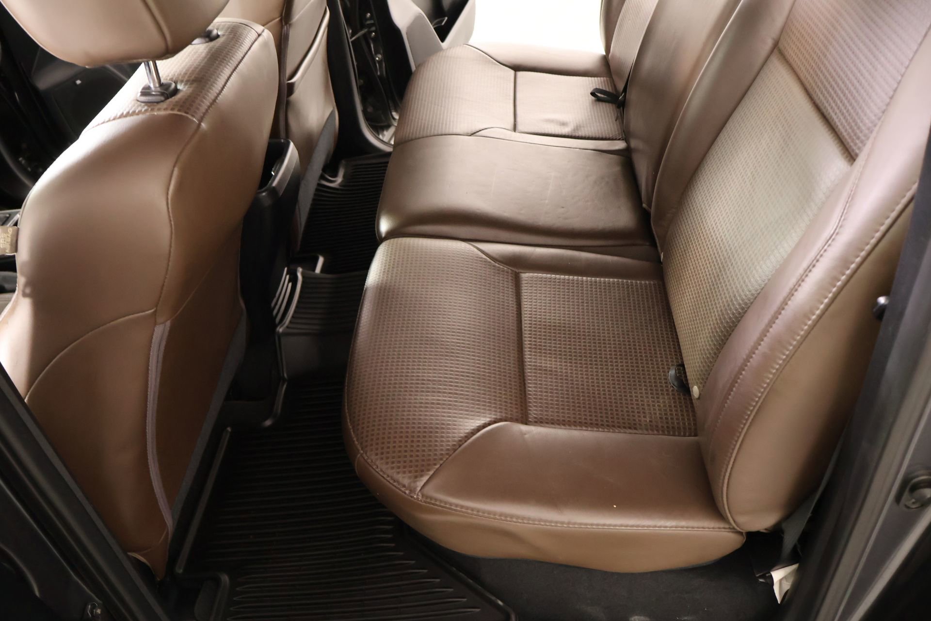 Used 2016 Toyota Tacoma Limited w/ Towing Package image 13