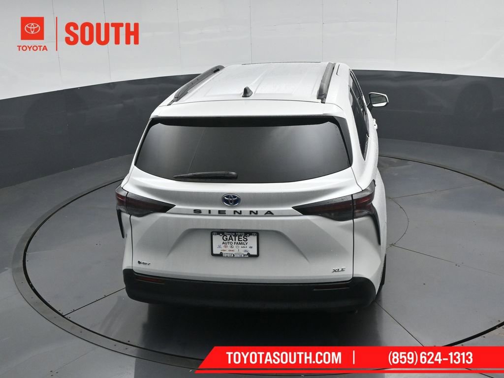 Used 2025 Toyota Sienna XLE FWD image 50