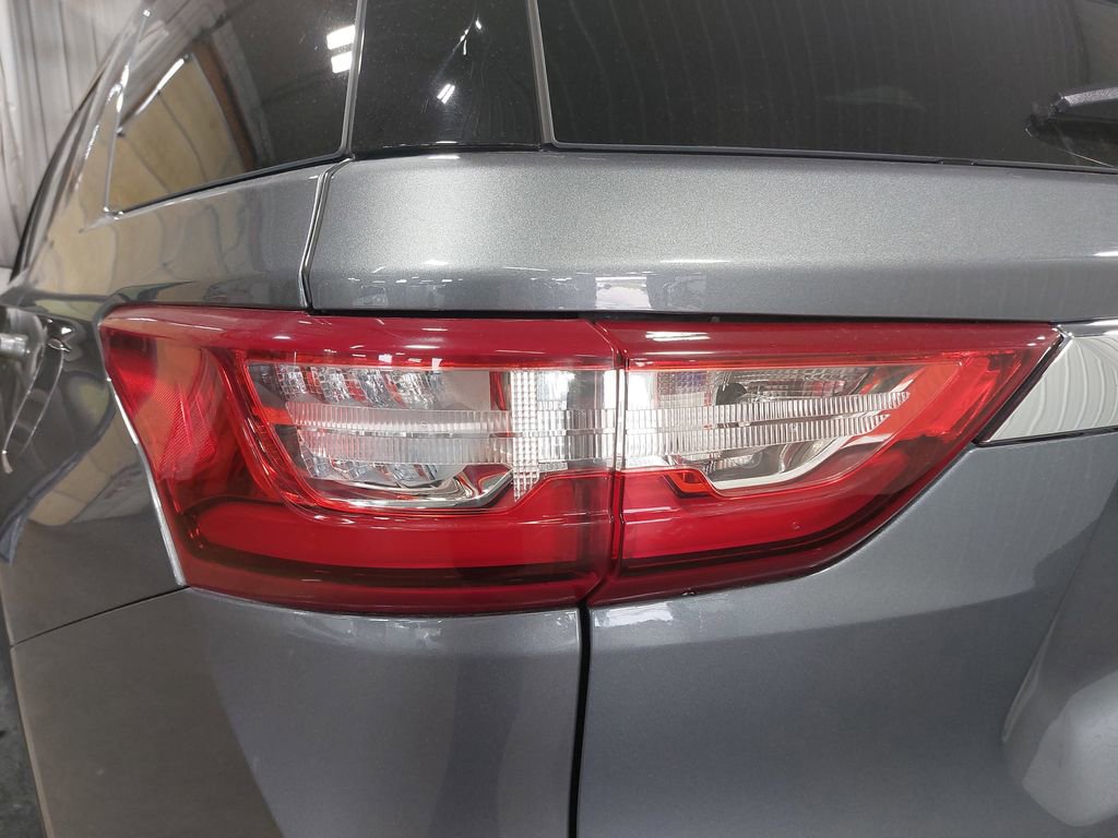 Used 2021 Chevrolet Traverse LS FWD image 43