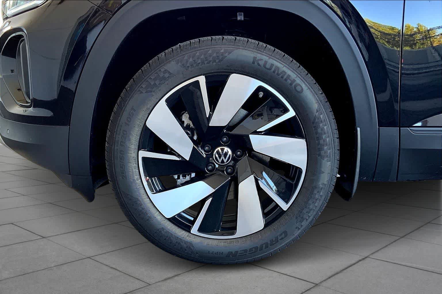New 2026 Volkswagen Atlas Cross Sport SE FWD image 11
