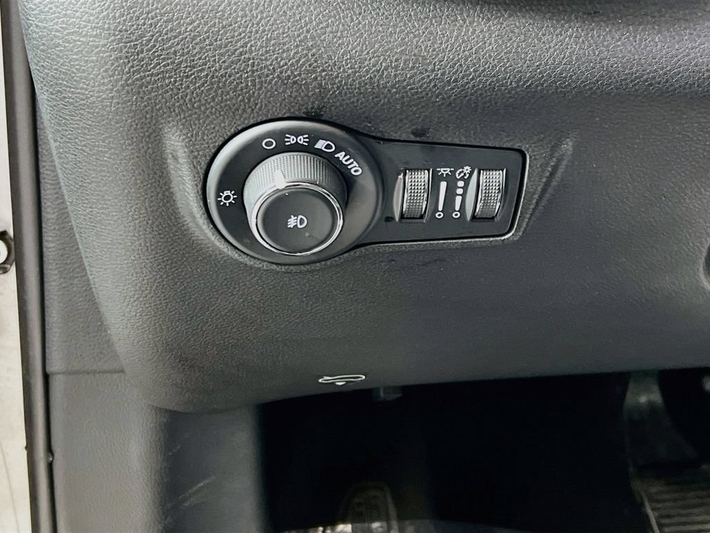 Used 2023 Jeep Compass Limited AWD/4WD image 32
