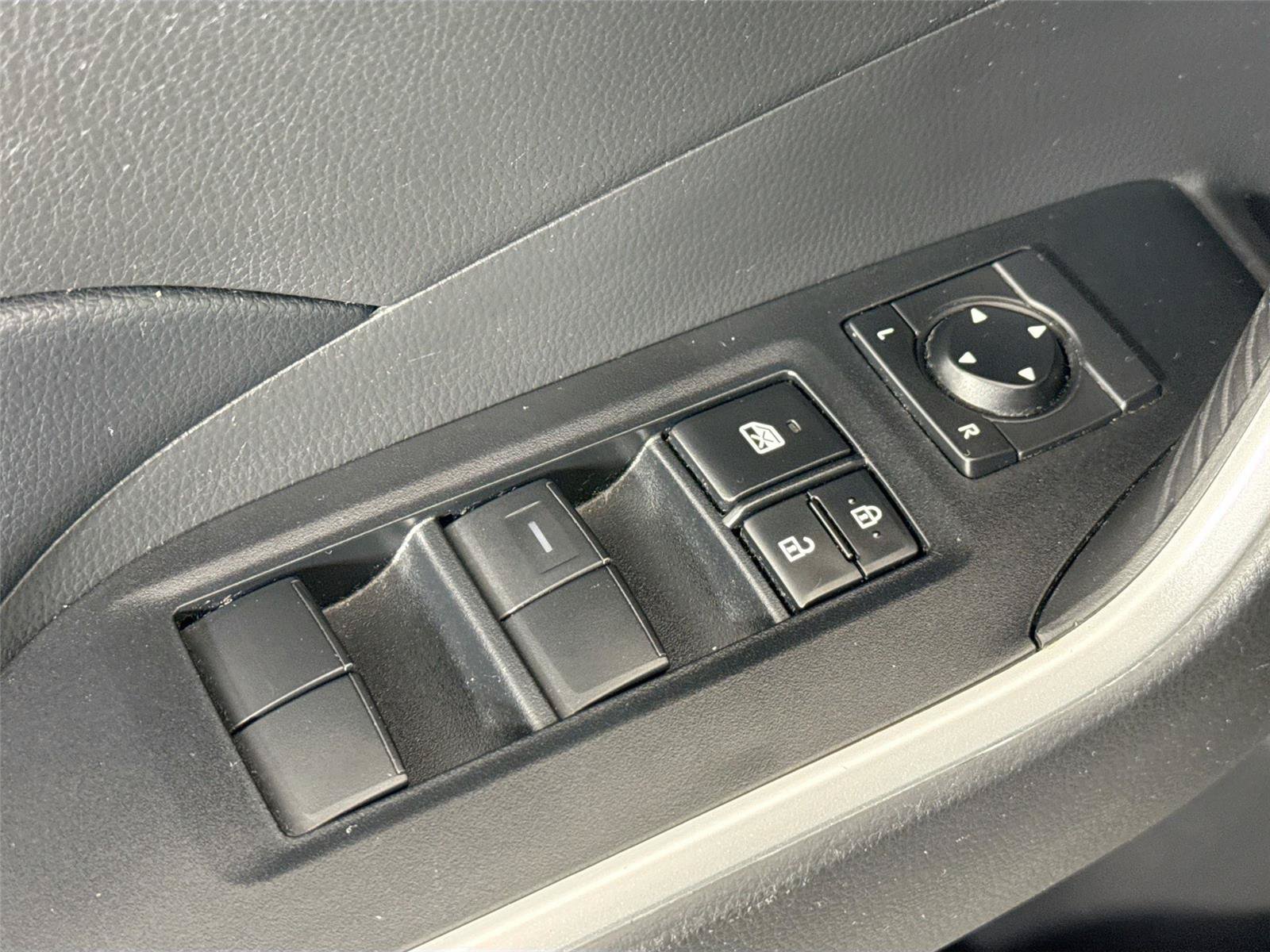 Used 2022 Toyota RAV4 LE FWD image 25
