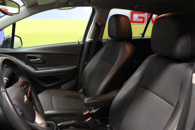 Used 2022 Chevrolet Trax LT w/ LT Convenience Package AWD/4WD image 19