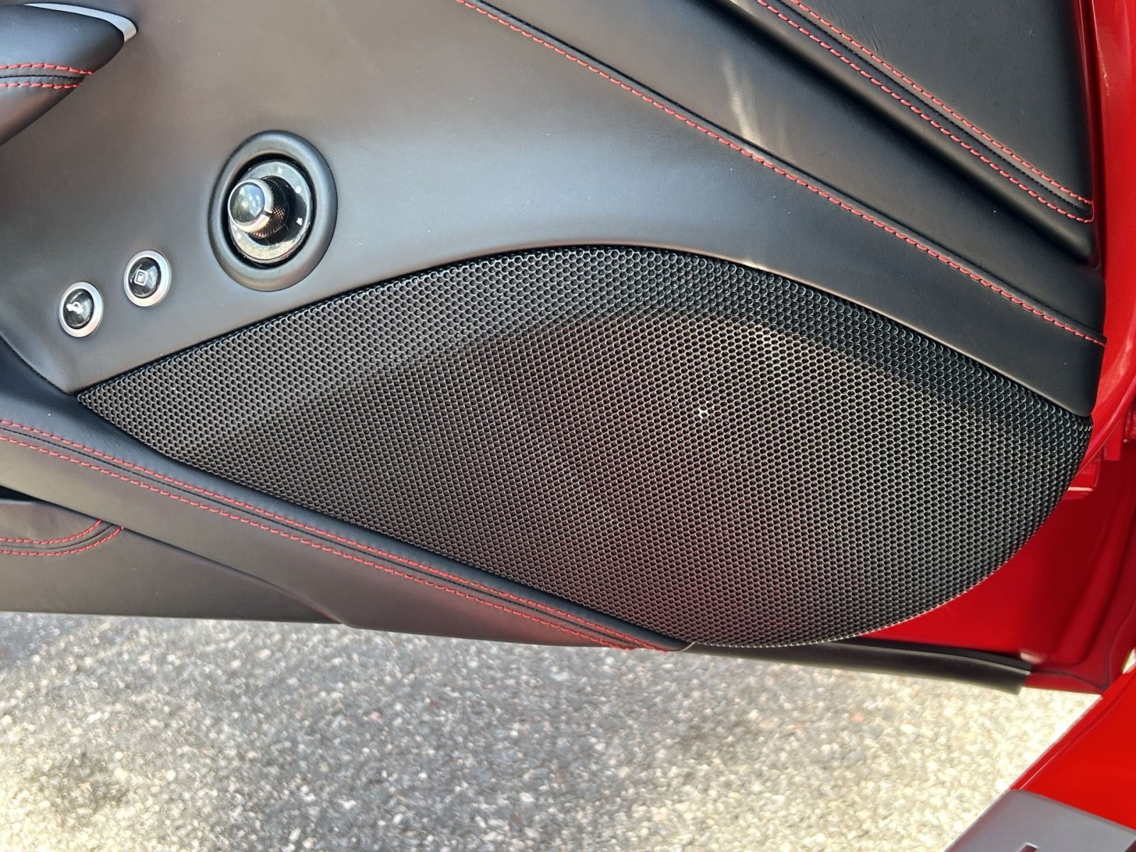 Used 2016 Ferrari California T RWD image 38