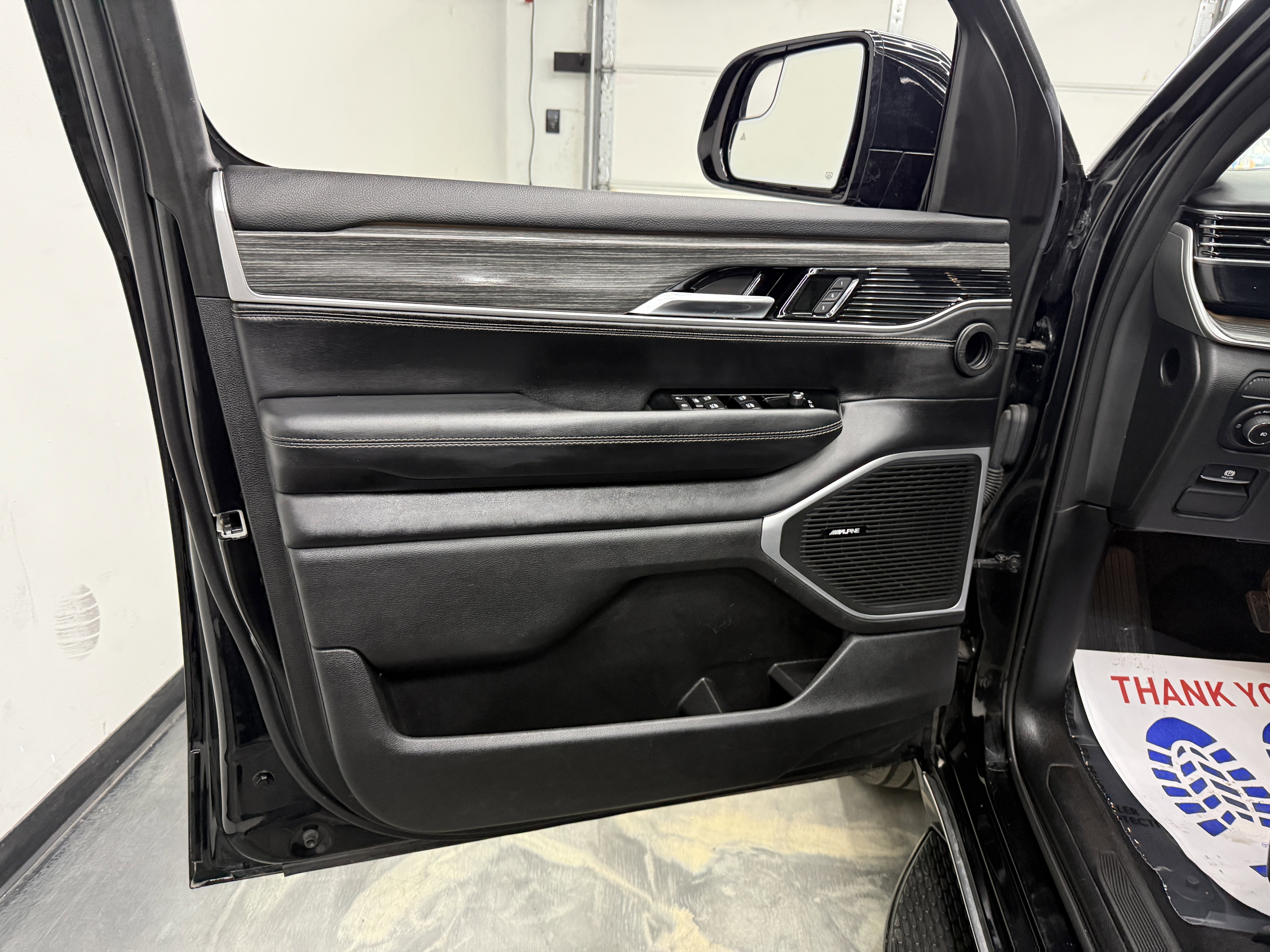 Used 2023 Jeep Wagoneer Series II w/ Convenience Group I image 8